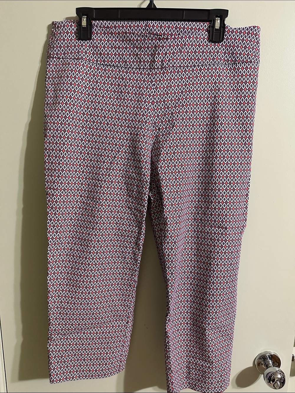 Zac & Rachel Pink and White Geometric Capris
